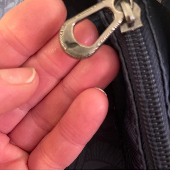 Sakroots Blue Floral Nylon Tote comes with matching wristlet - Picture 7 of 16